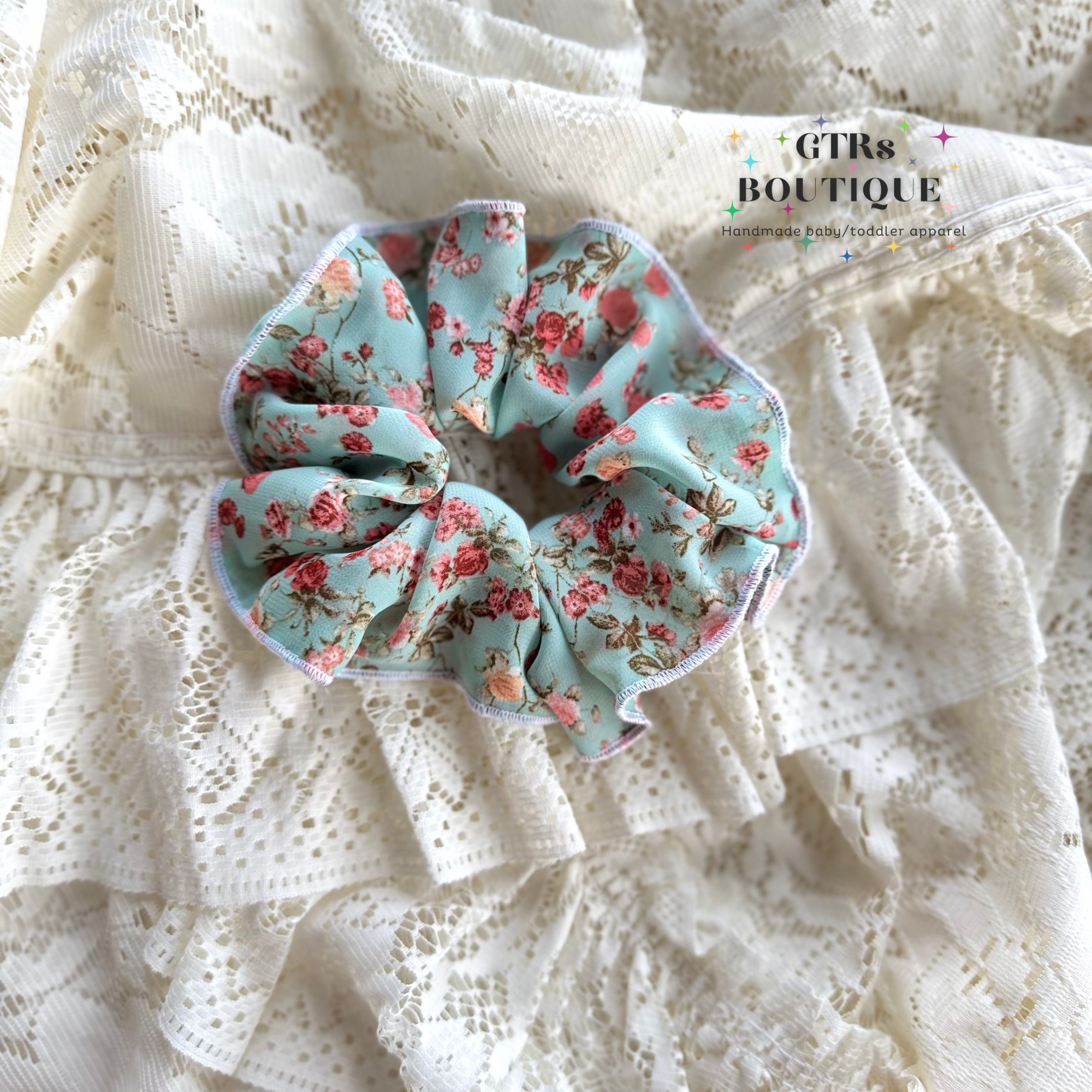 Vintage roses scrunchie