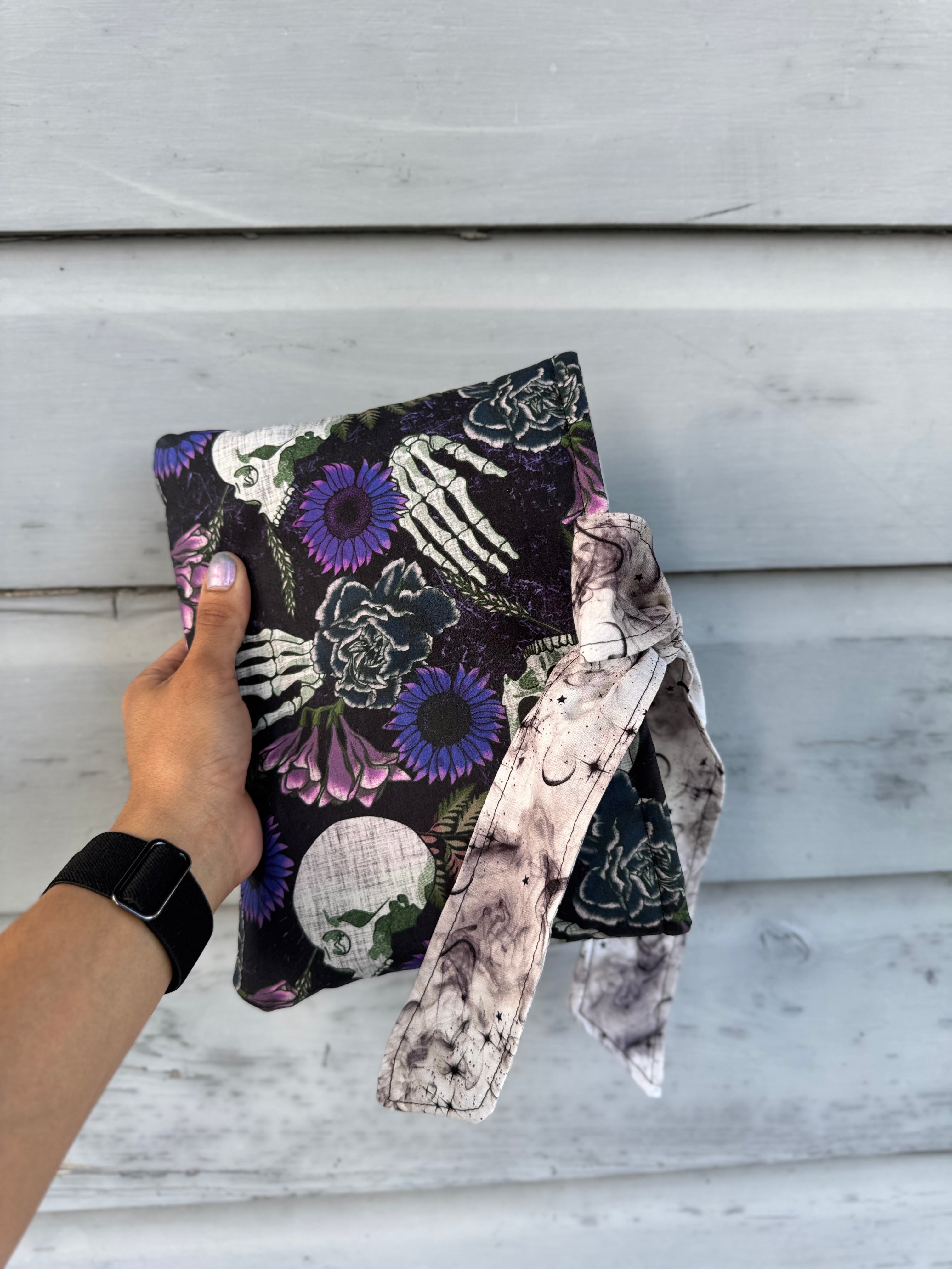 Skeleton fabric book sleeve