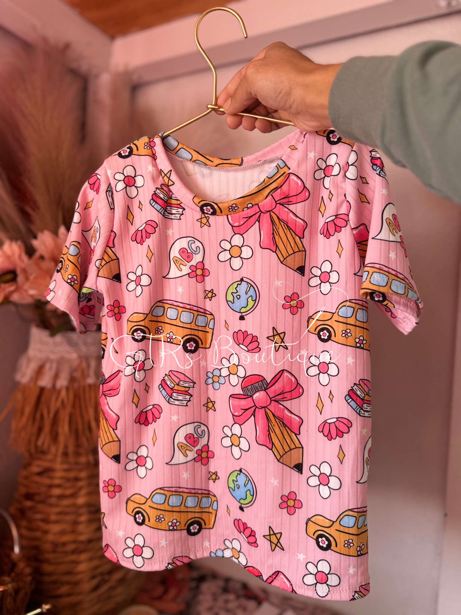 Girls basic tee size 6y