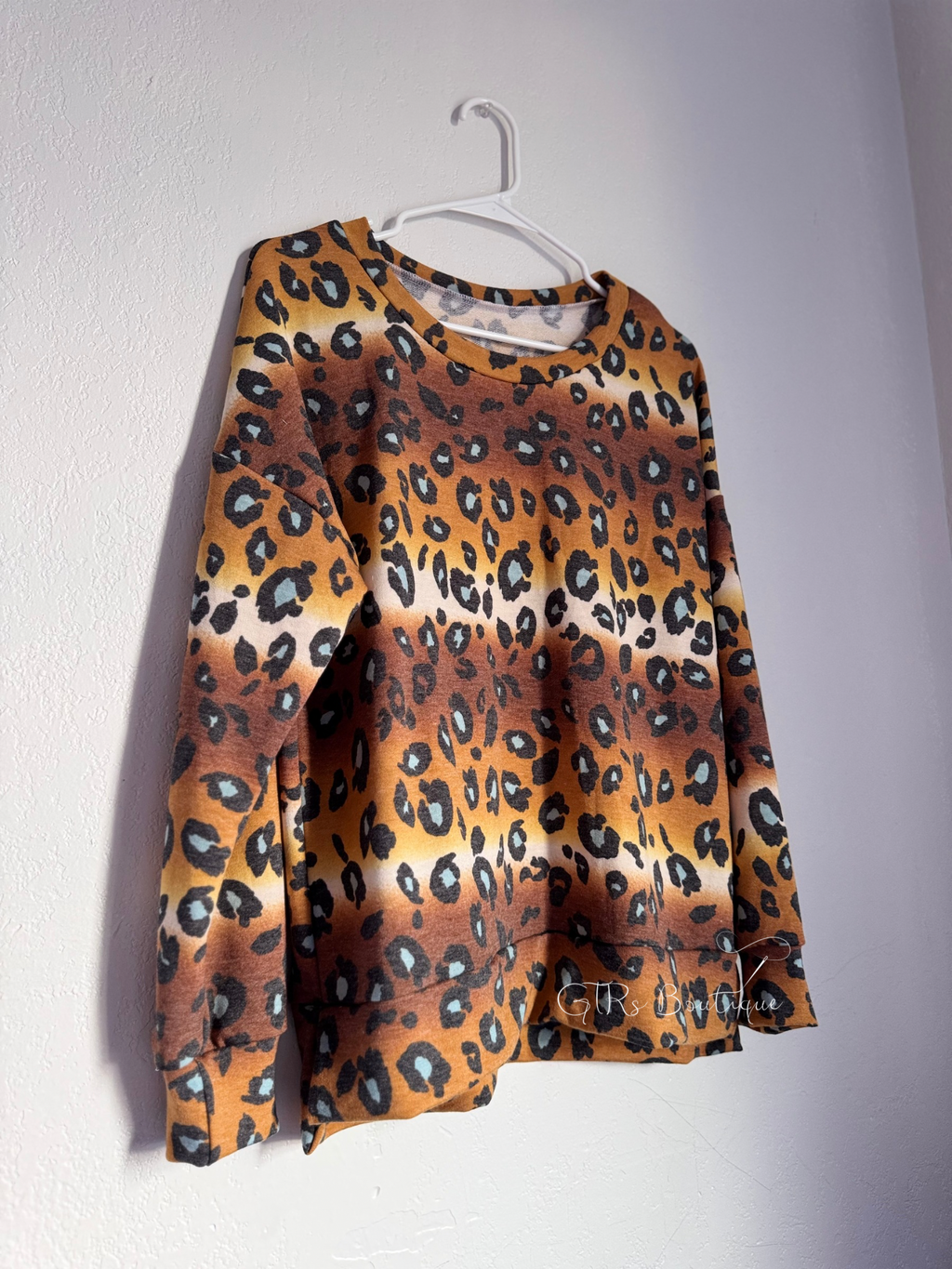 Mom animal print dolman Long sleeve tee size small