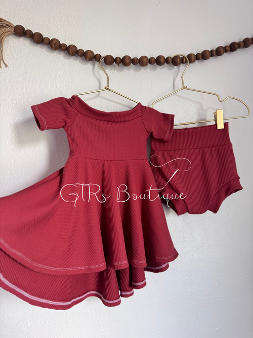 Baby set 18/24m / off the shoulder top high low skirt and bummies