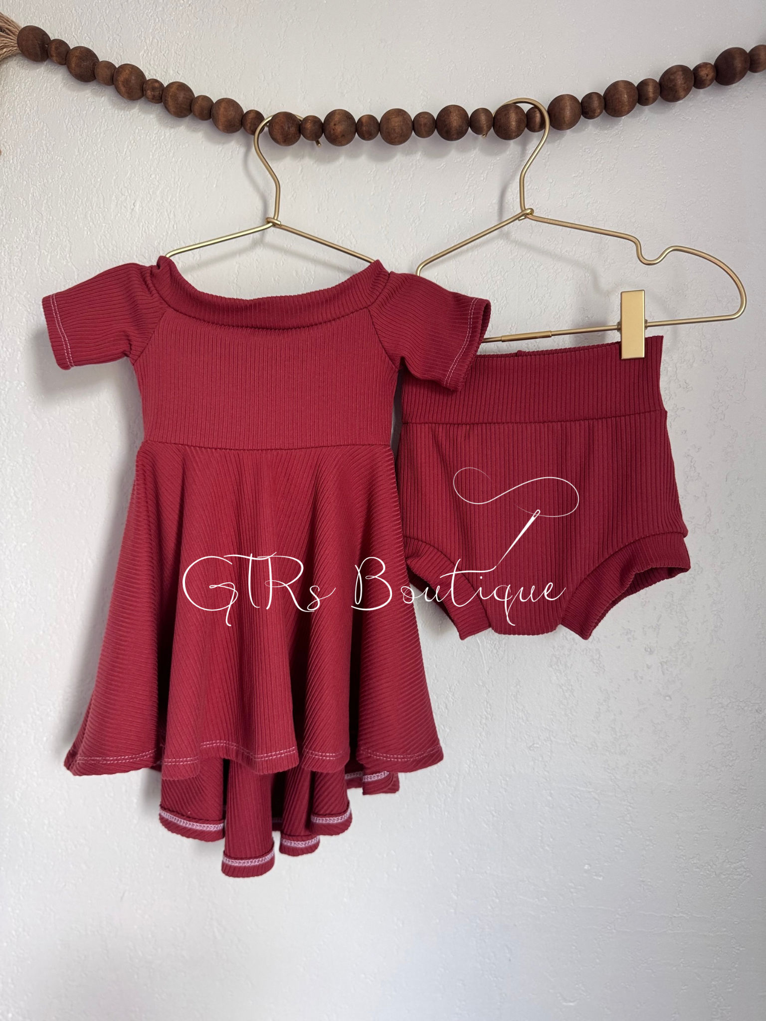 Baby set 18/24m / off the shoulder top high low skirt and bummies