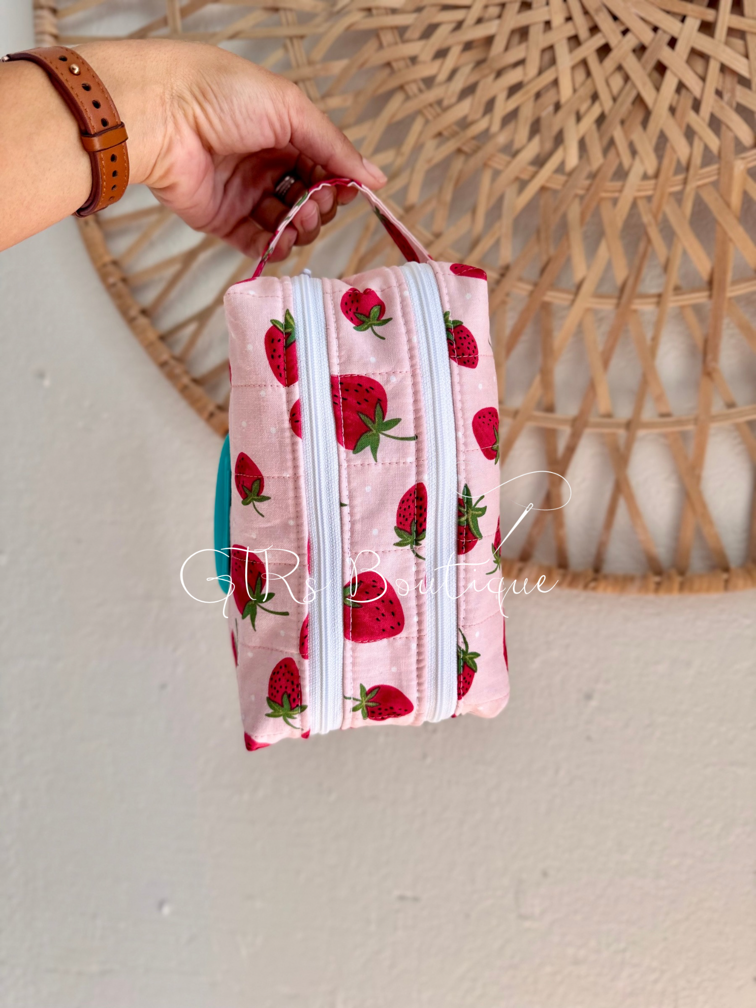 Strawberry 2-1 diaper and wipe pouch