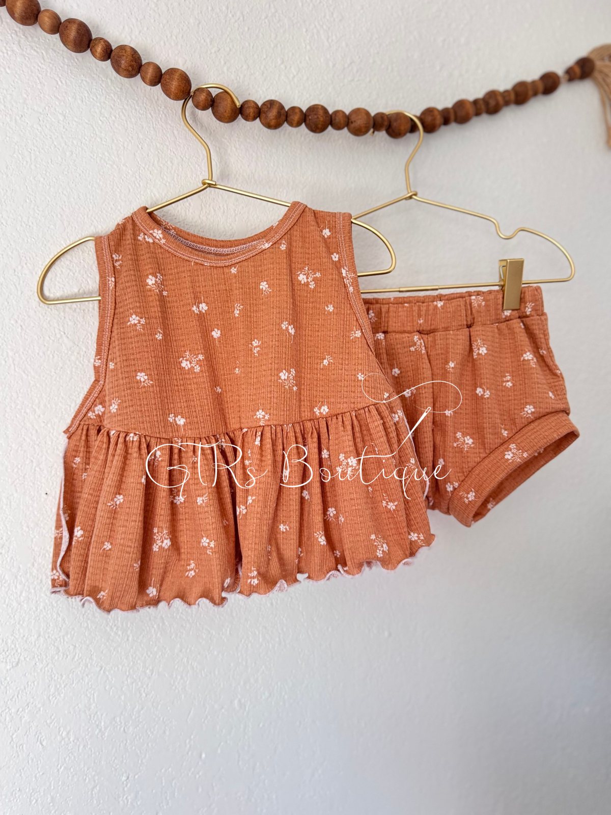 Tiny floral outfit size 4T